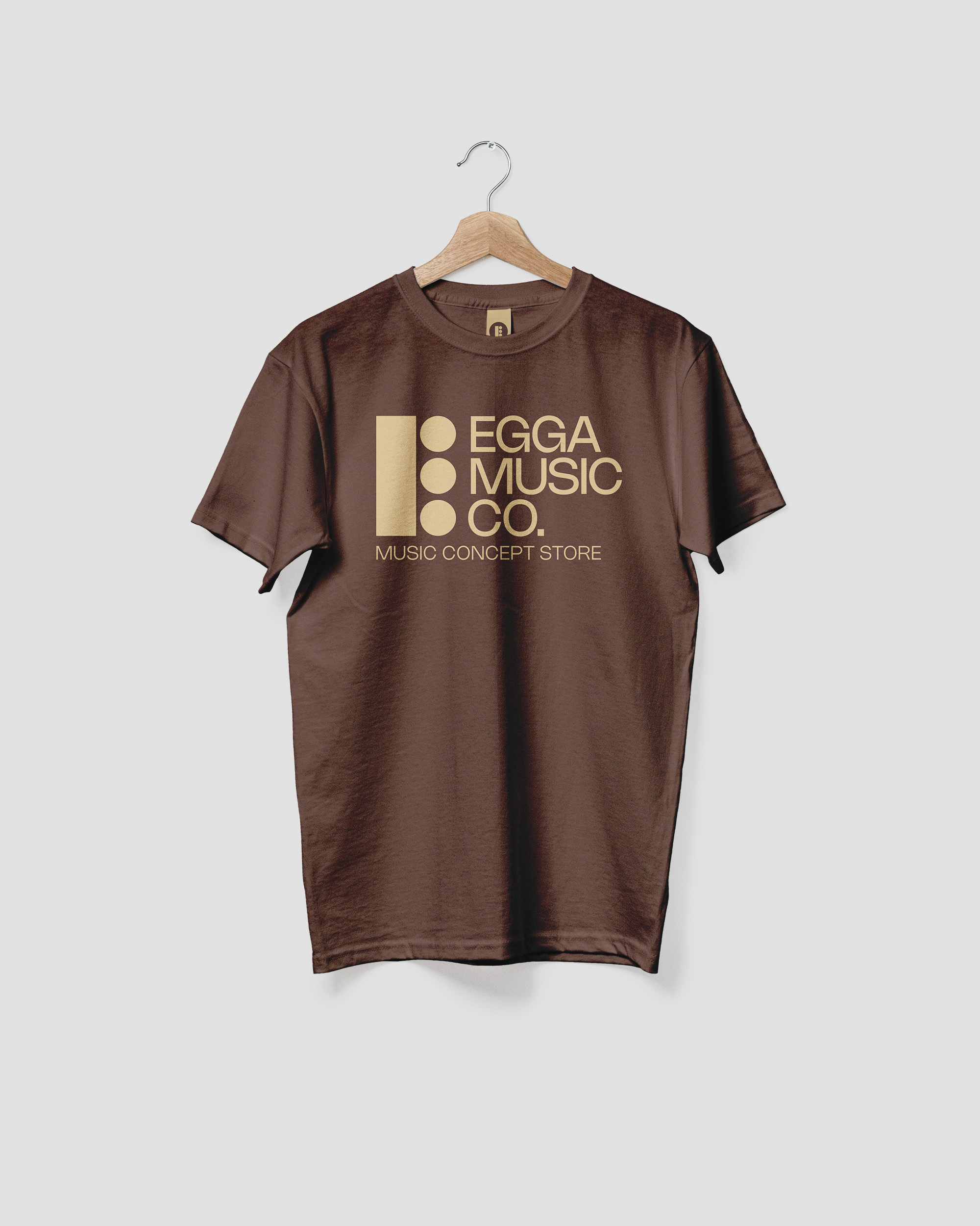egga_t-shirt_mockup_01