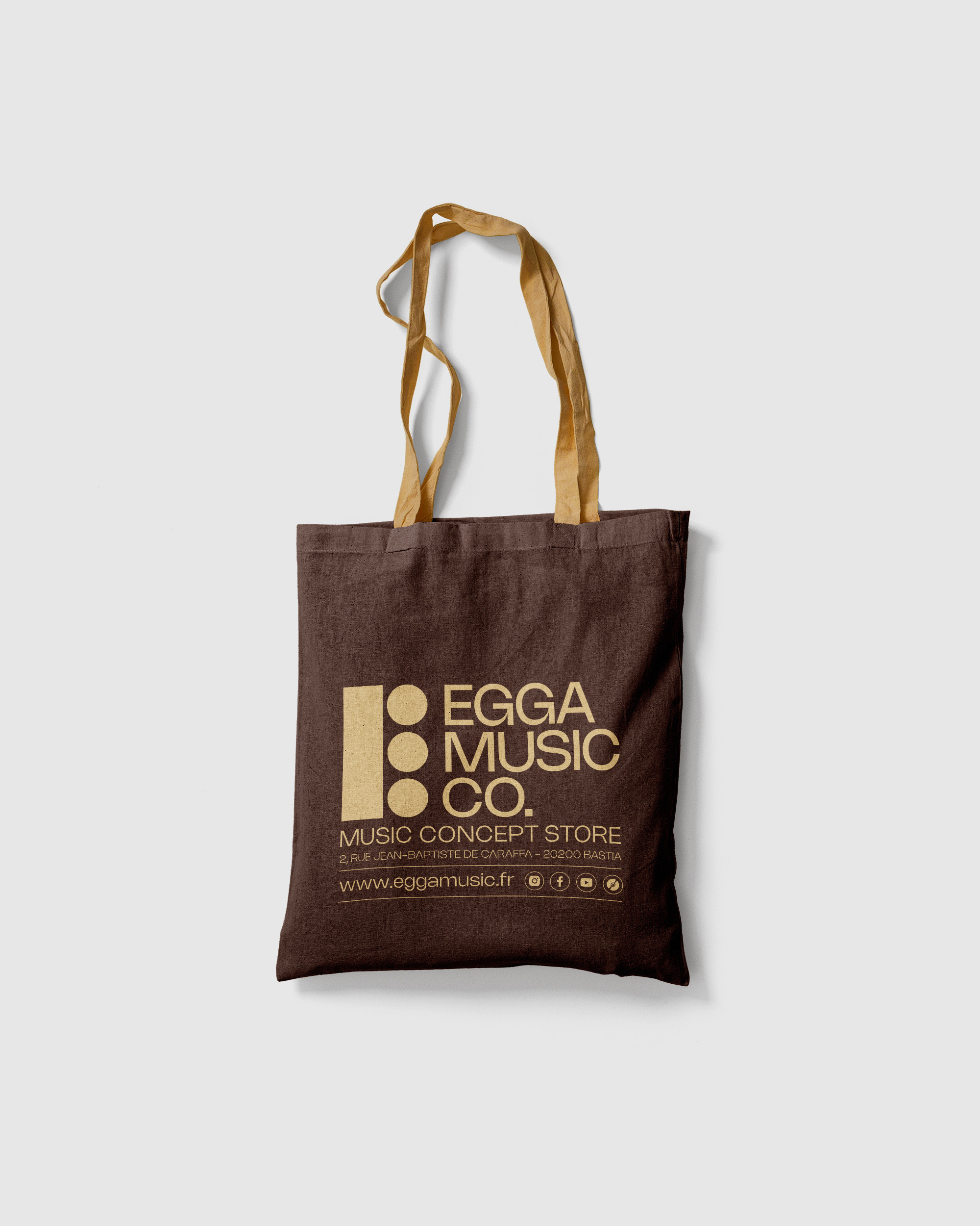 egga_totebag_mockup_01